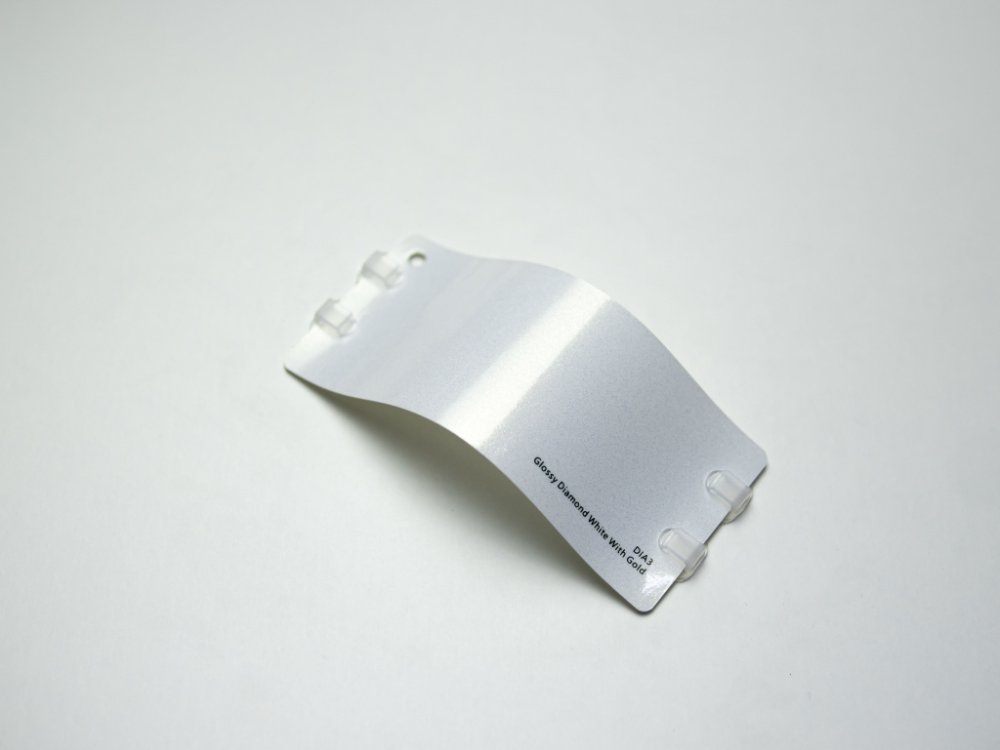 Виниловая плёнка Glossy Diamond White With Gold (белый с золотым бриллиантом), DIA3, 1,52×17,5 м