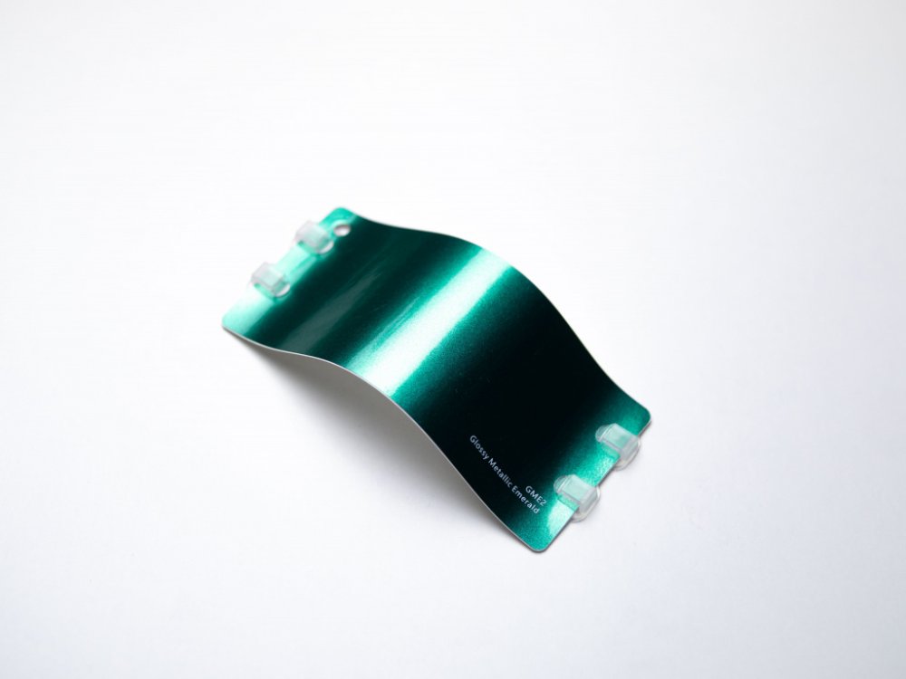 Виниловая плёнка Glossy Metallic Emerald (изумрудный зеленый), глянцевая, GME2, 1,52×17,5 м