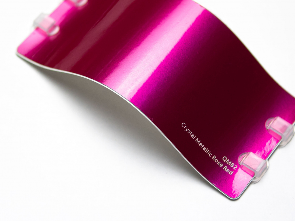 Виниловая плёнка Crystal Metallic Rose Red (кристальный металлик розовый), QMB2, 1,52×17,5 м