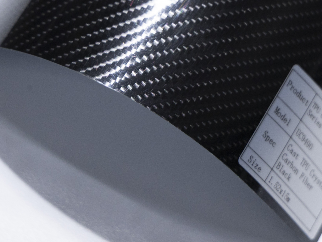 Полиуретановая пленка Crystal Carbon Fiber Black (черный карбон), глянцевая, UC9490, 1,52×15 м