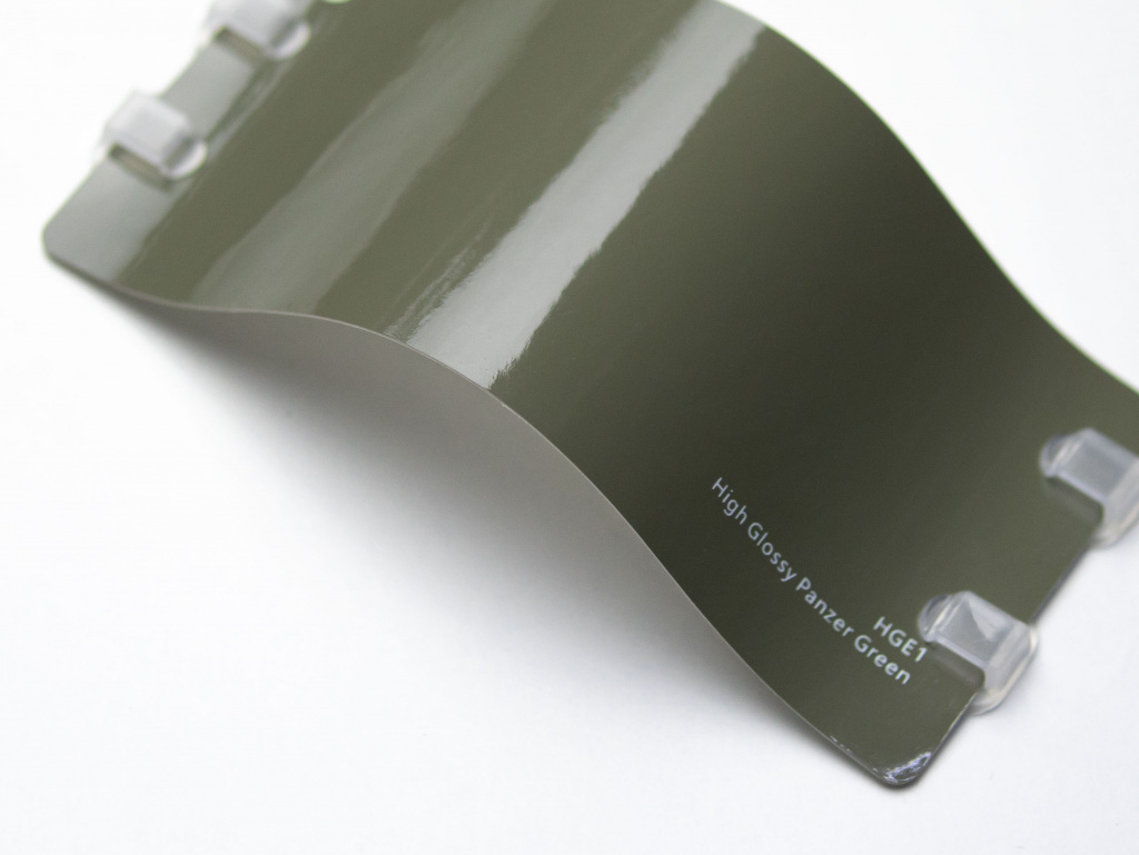 Виниловая плёнка High Glossy Panzer Green (блестящий панцер-зеленый), HGE1, 1,52×17,5 м