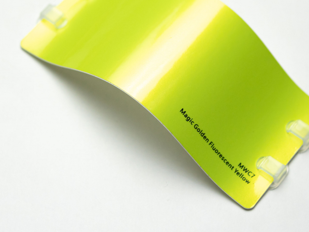 Виниловая плёнка Magic Golden Fluorescent Yellow (золотистый флуоресцентный желтый), MWC7, 1,52×17,5 м