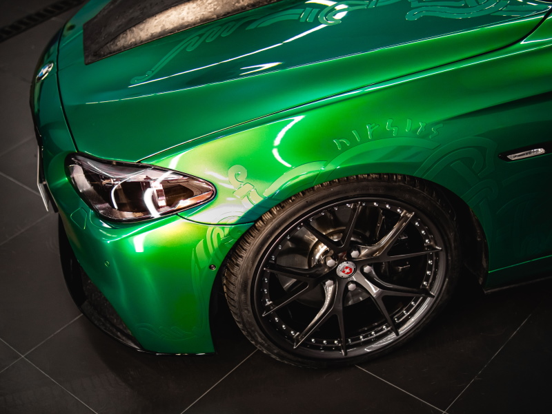 Разработка дизайн-макета и оклейка в винил BMW