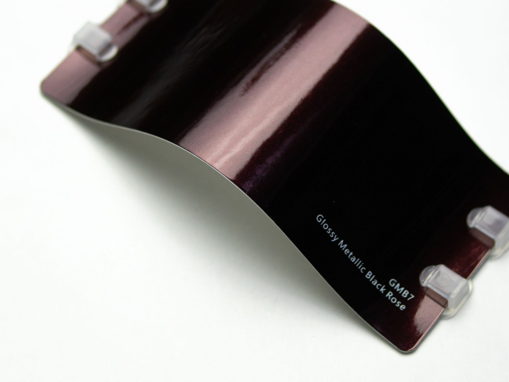 Виниловая плёнка Glossy Metallic Black (черно-розовый), глянцевая, GMB7, 1,52×17,5 м