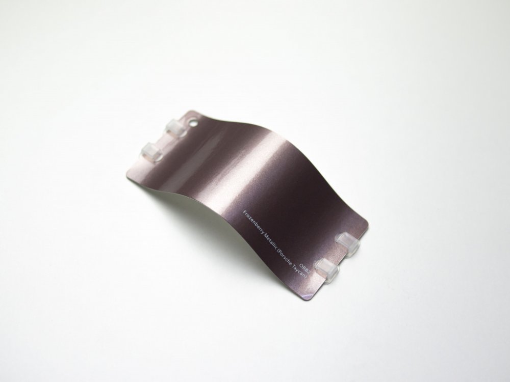 Виниловая плёнка Frozenberry Metallic Porsche Taycan (замороженная ягода), глянцевая, ORB2, 1,52×17,5 м