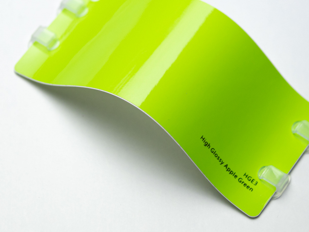 Виниловая плёнка High Glossy Apple Green (блестящий яблочно-зеленый), HGE3, 1,52×17,5 м