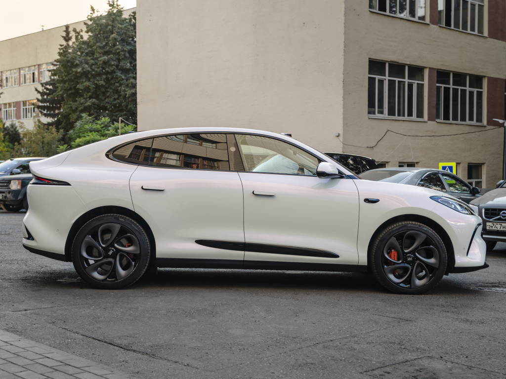 Полиуретановая пленка PPF Colors Diamond White Purple (бриллиант белый фиолетовый), глянцевая, UC8270, 1,52×15 м