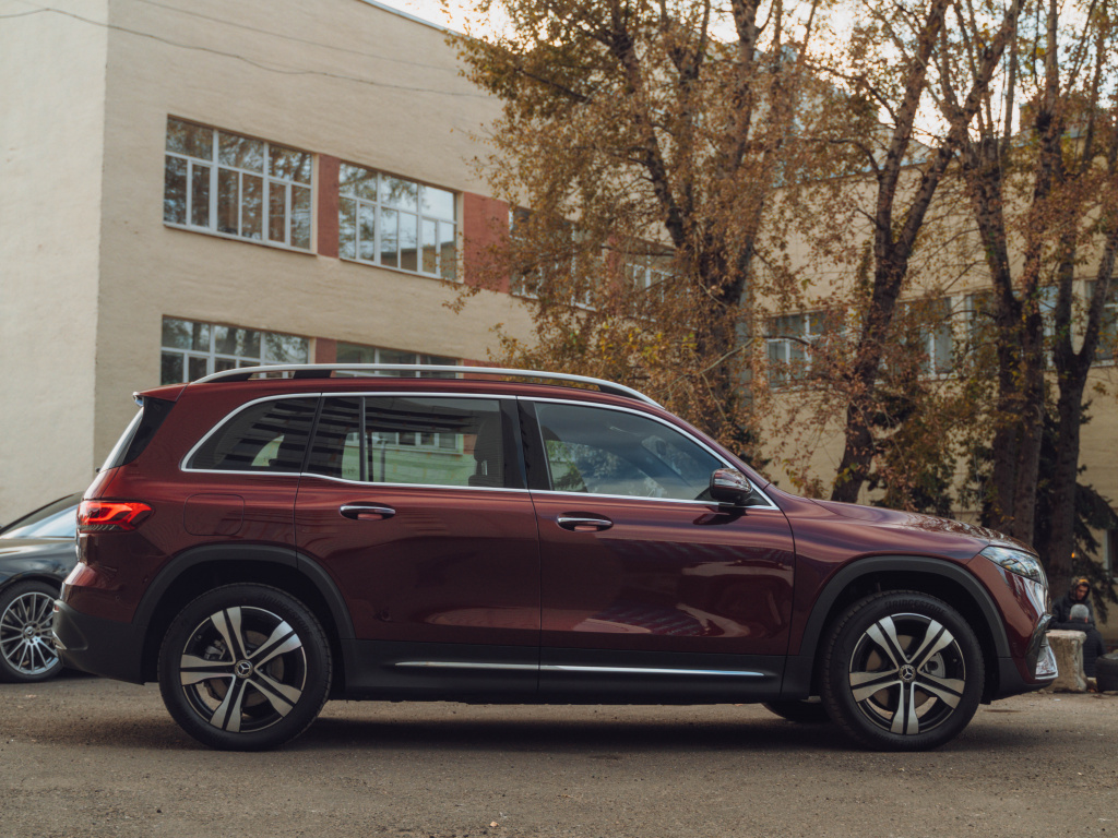 Виниловая плёнка Super Glossy Metallic Black Rose (черная роза), глянцевая, GMB7P, 1,52×17,5 м