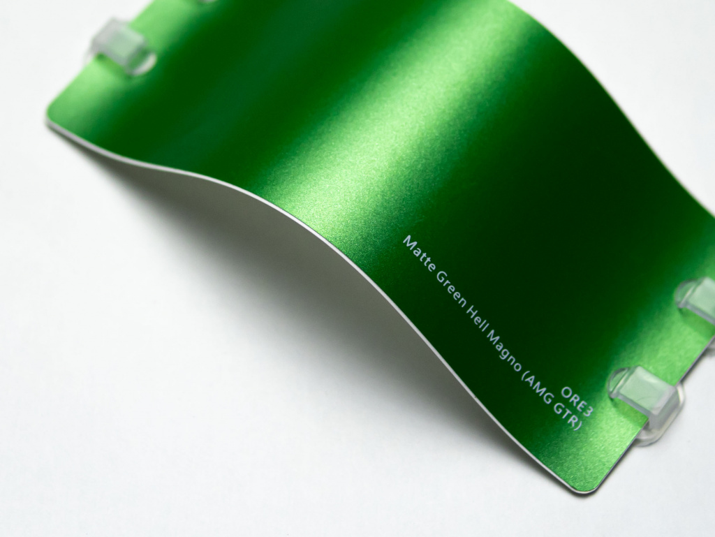 Виниловая плёнка Matte Green Hell Magno AMG GTR (Грин Хэлл Магно), ORE3, 1,52×17,5 м