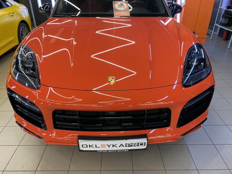 Покрытие капота антигравийной пленкой