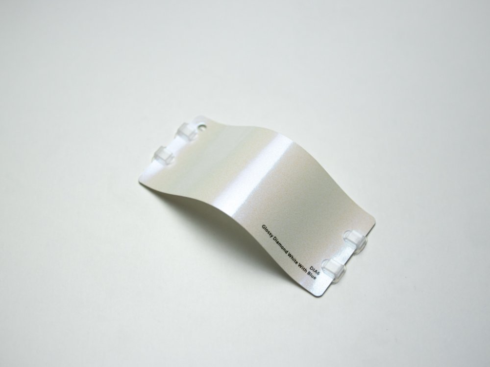 Виниловая плёнка Glossy Diamond White With Blue (белый с синим бриллиантом), DIA6, 1,52×17,5 м