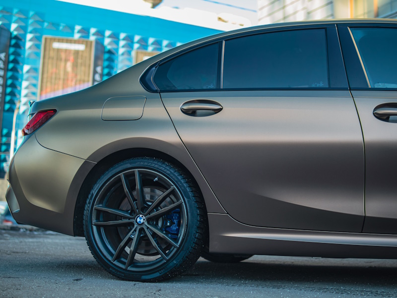 Авто в золотой цвет