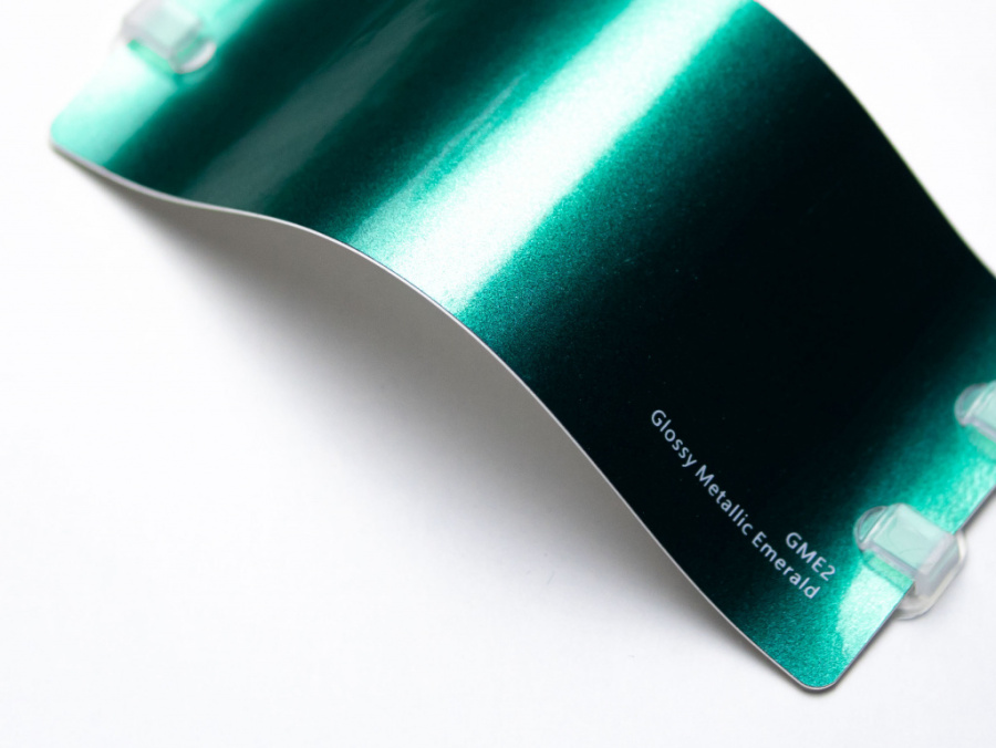 Виниловая плёнка Glossy Metallic Emerald (изумрудный зеленый), глянцевая, GME2, 1,52×17,5 м