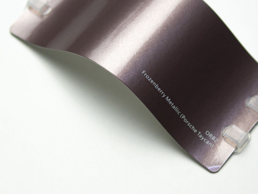 Виниловая плёнка Frozenberry Metallic Porsche Taycan (замороженная ягода), глянцевая, ORB2, 1,52×17,5 м