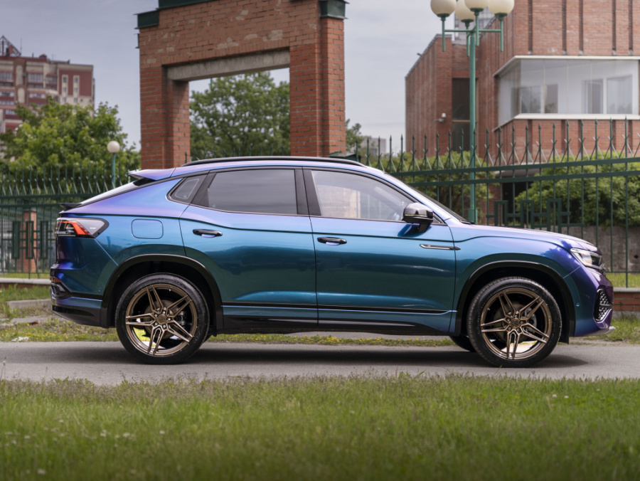 Полиуретановая пленка PPF Colors Chameleon Thunder Blue Purple (хамелеон сине-фиолетовый), глянцевая, UC8067, 1,52×15 м