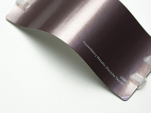 Виниловая плёнка Frozenberry Metallic Porsche Taycan (замороженная ягода), глянцевая, ORB2, 1,52×17,5 м