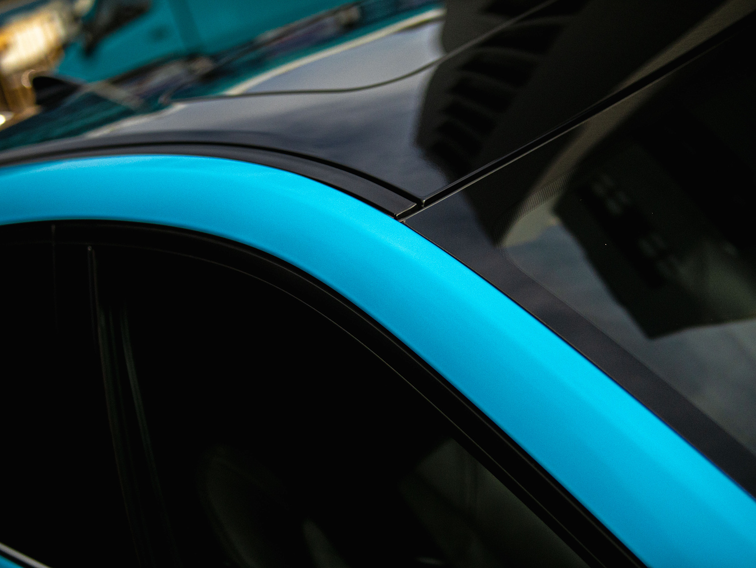 Оклейка крыши авто