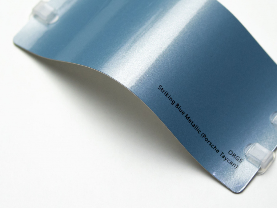 Виниловая плёнка Striking Blue Metallic Porsche Taycan (ярко-синий), глянцевая, ORG5, 1,52×17,5 м