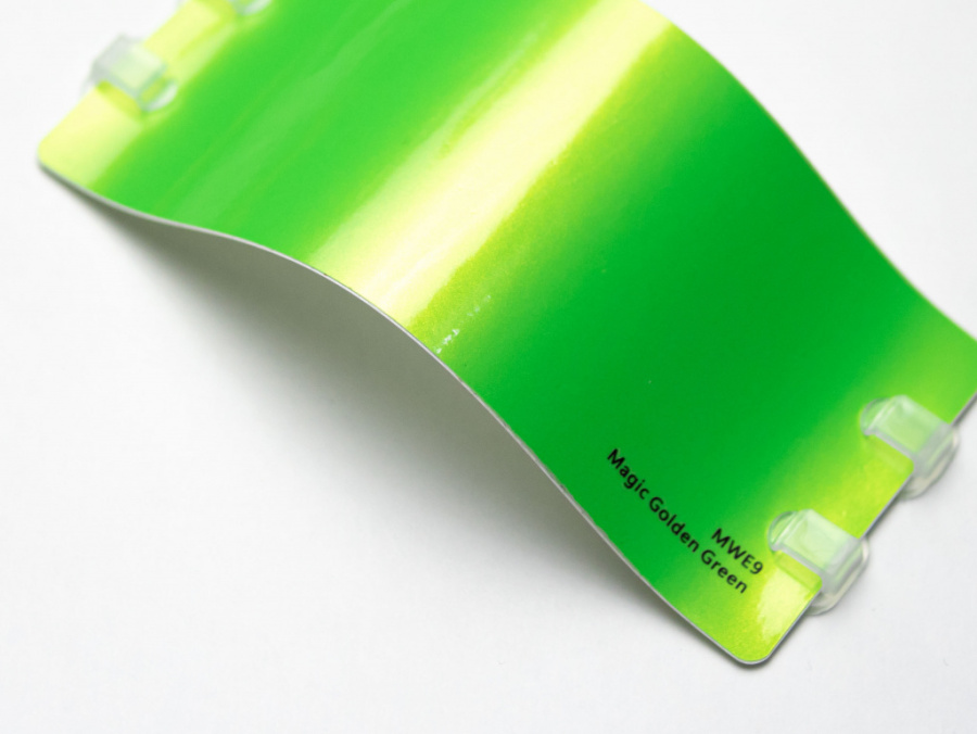Виниловая плёнка Magic Golden Green (золотистый зеленый), MWE9, 1,52×17,5 м