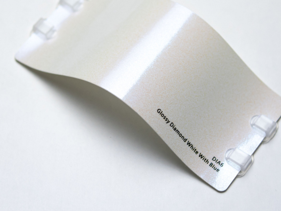 Виниловая плёнка Glossy Diamond White With Blue (белый с синим бриллиантом), DIA6, 1,52×17,5 м